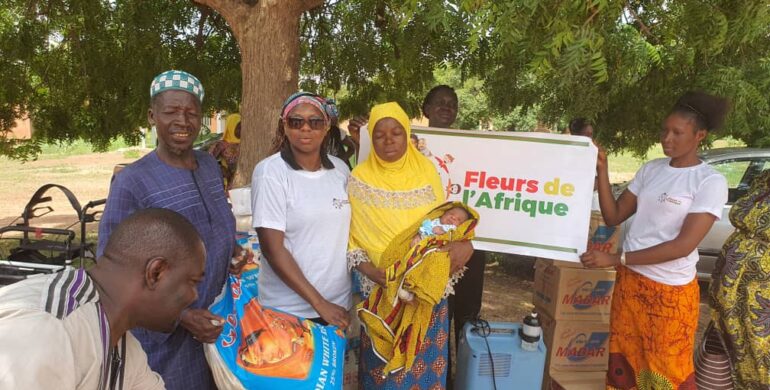 Remise de dons au Centre médical de Saaba